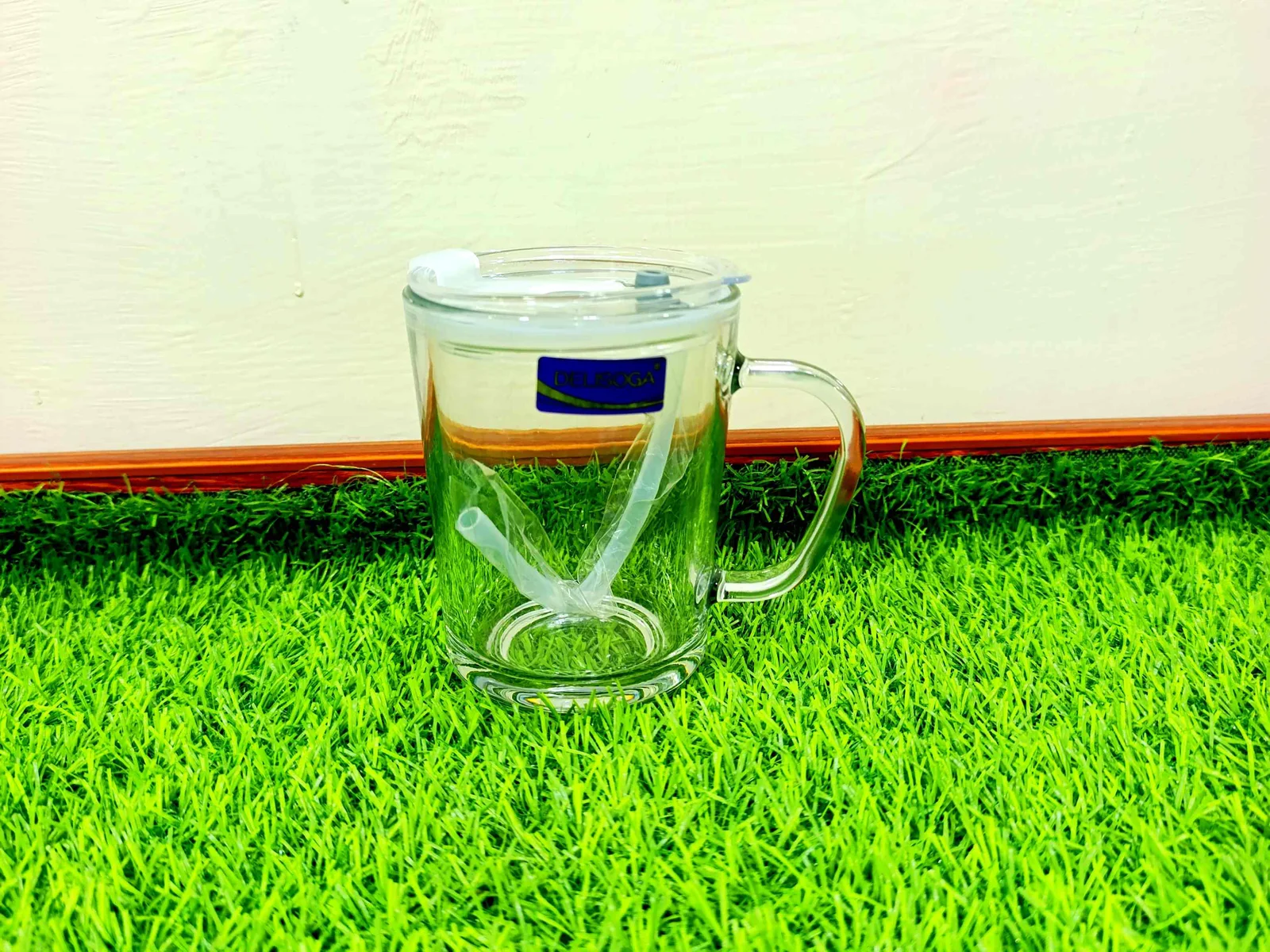 Glass Mug with lid and straw photo 2