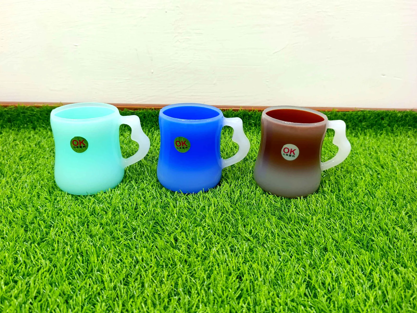 Plastic Cups (acrylic)  photo 1