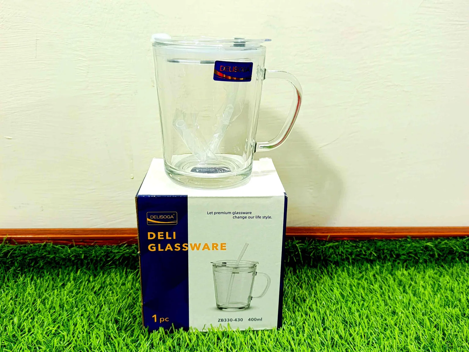Glass Mug with lid and straw photo 5
